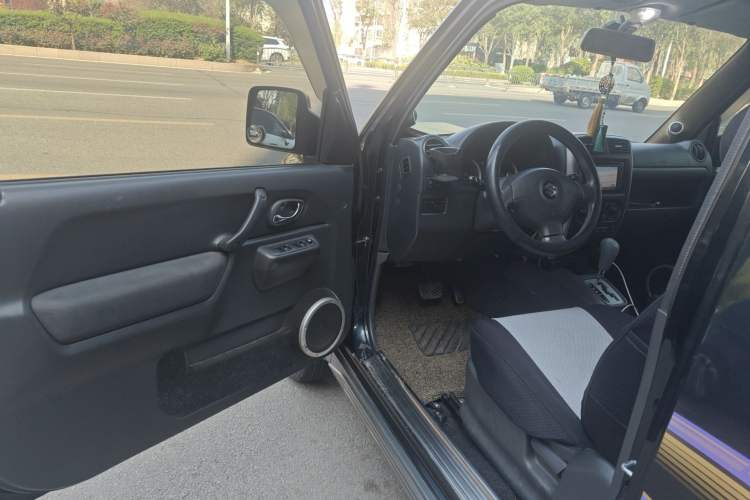 Used Suzuki Jimny 2011 1.3 AT Two-Tone Navigation Version Driver Seat