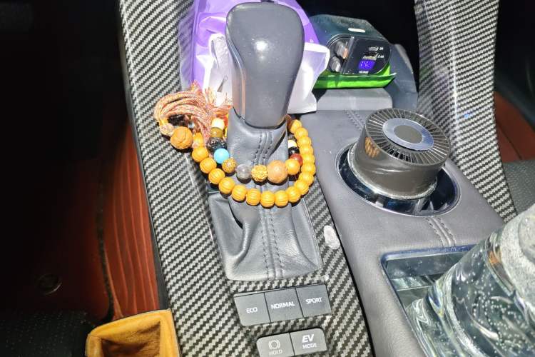 Used Toyota Avalon 2019 Dual-Engine 2.5L XLE Prestige Version China VI Standard Gear Lever