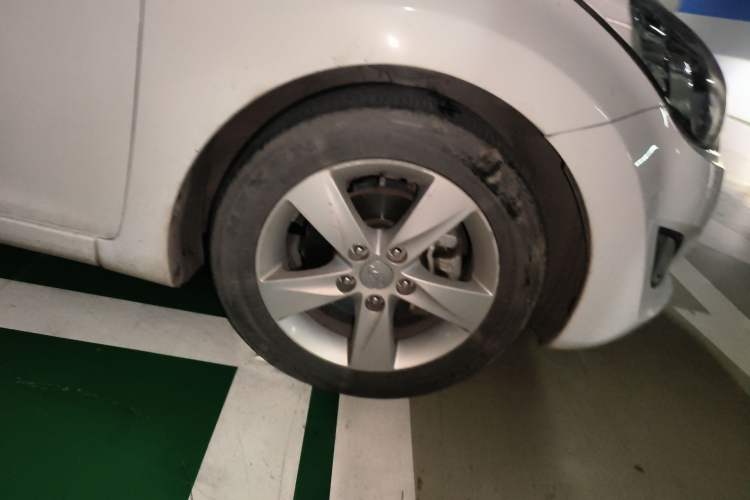 Used Hyundai Elantra (5th Generation / Langdong) 2012 1.6L Automatic Prestige Model Right Front Wheel Hub