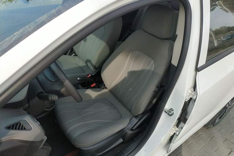 Used Chevrolet Aveo Sonic 2014 Sedan 1.4 SL MT Comfort Edition