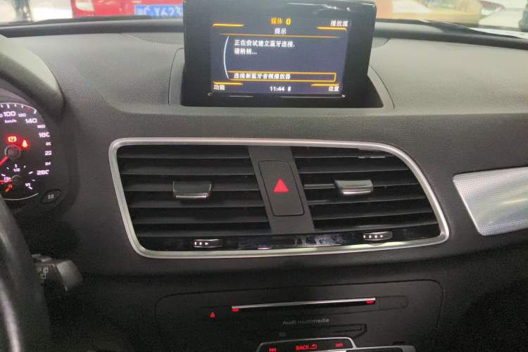 Used Audi Q3 2017 35 TFSI Style Edition Audio And AC Panel