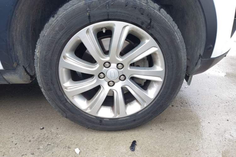 Used Land Rover Discovery Sport 2019 240 PS SE Version China V Standard Right Front Wheel Hub