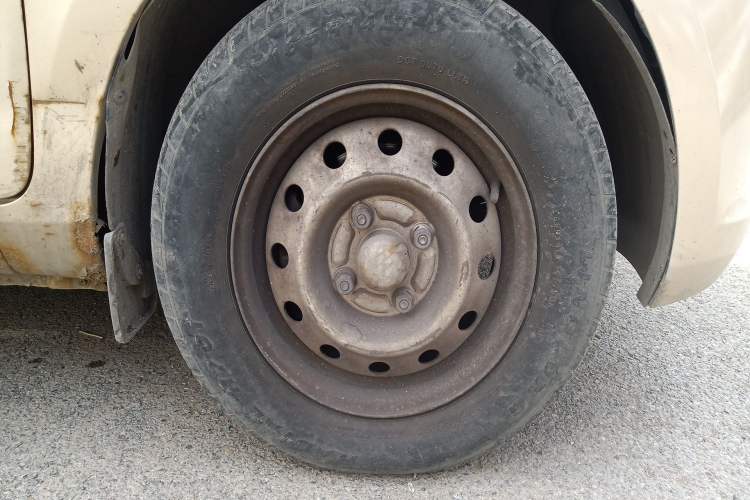 Used Wuling Rongguang V 2016 1.2L Practical Model Non-Power-Assisted Right Front Wheel Hub