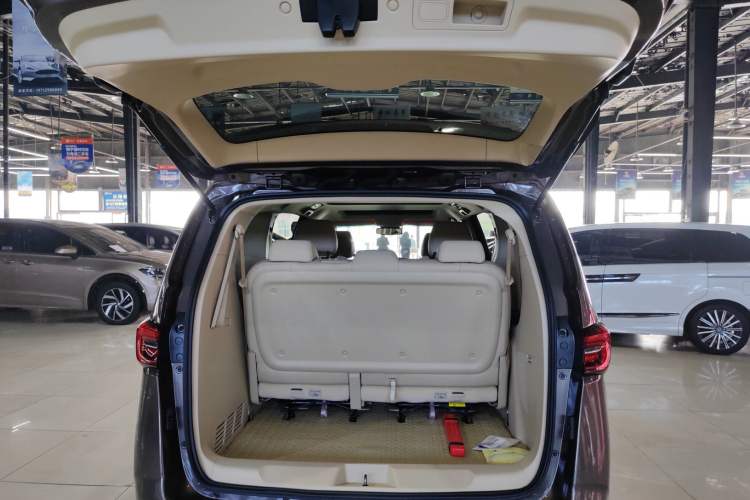 Used Buick GL8 2023 Facelifted Land Cruiser Executive Luxury Version
