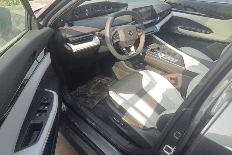 Used CHANGAN UNI-V iDD 2024 Blue Whale Smart Electric iDD 136km ZhiKu Model Driver Seat