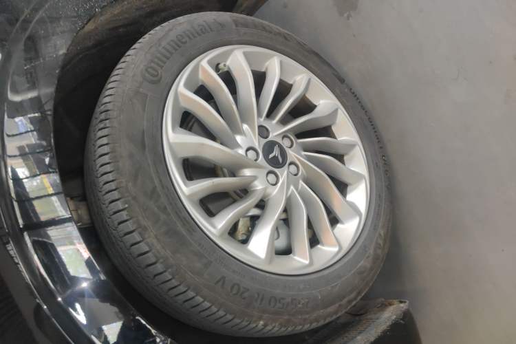 Used VOYAH Dream 2024 PHEV Extended-Range Premium Edition
