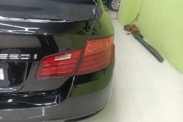 Used BMW 5 Series 2015 520i Elegant Edition Exterior 3