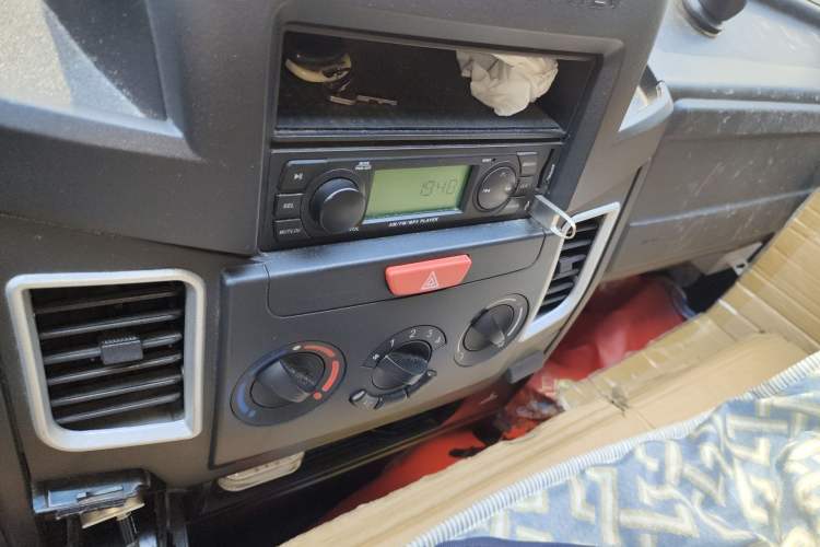 Used Iveco Daily 2017 2.5T A35 Passenger Van 5-7 Seats Model 47Z5 Audio And AC Panel