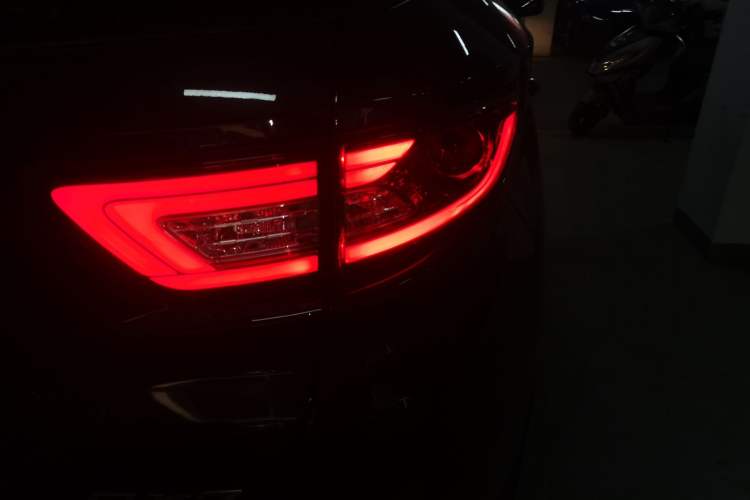 Used Soueast DX7 2017 1.5T Automatic Glory Edition Right Rear Taillight