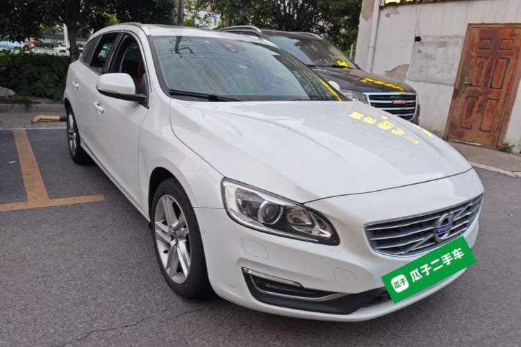Used Volvo V60 2016 T5 Zhiya Edition
