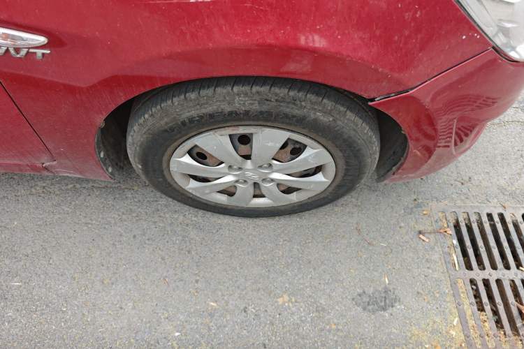 Used Hyundai Verna (older generation) 2010 Sedan 1.4L Manual Comfort GS Right Front Wheel Hub