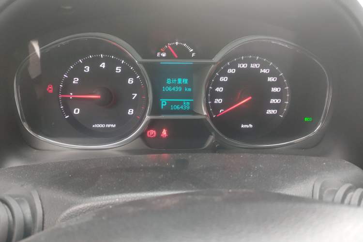 Used Chevrolet Captiva 2015 2.4L 4x4 Flagship Edition 7-Seater
