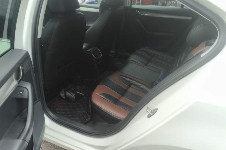 Used Skoda Octavia 2018 1.6L Automatic Luxury Edition Left Rear Seat