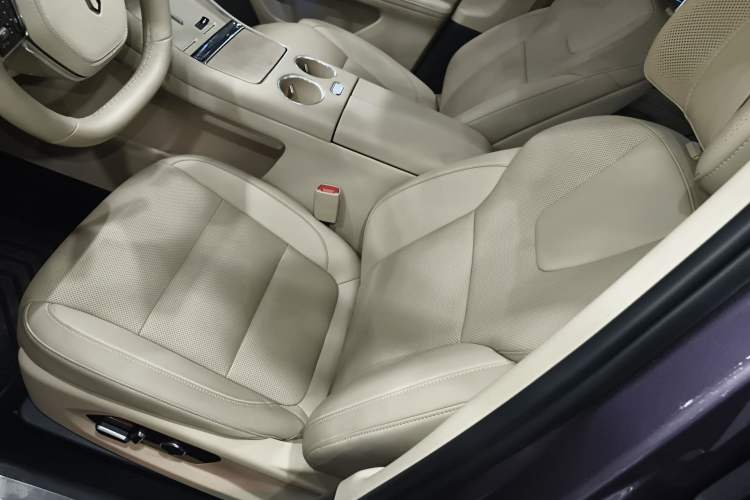 Used Hima AITO M5 2025 Extended-Range Ultra All-Wheel-Drive Version Left Front Seat