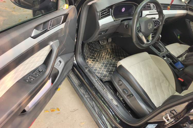 Used Volkswagen Magotan 2023 2 Million Units Commemorative Edition 330TSI DSG Luxury Version Interior 3