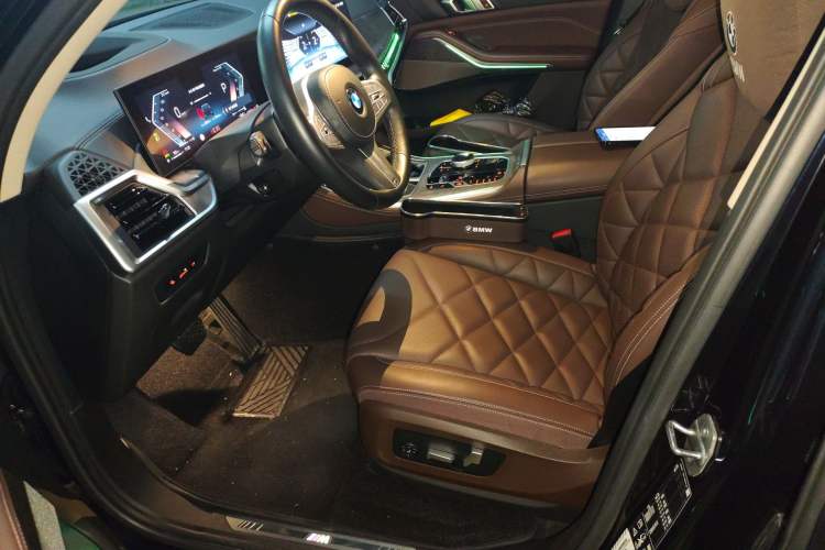 Used BMW X5 2023 xDrive 30Li Luxury M Sport Package
