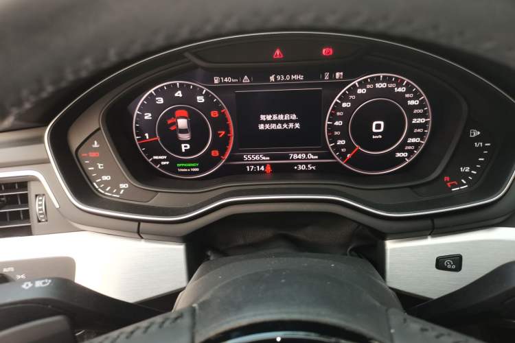 Used Audi A4L 2019 40 TFSI Fashion Edition China VI Emission Standard Odometer Close Up