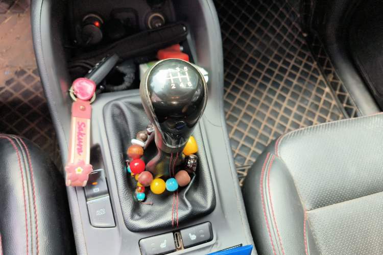 Used CHANGAN CS75 2014 2.0L Manual Leading Version China IV Standard
