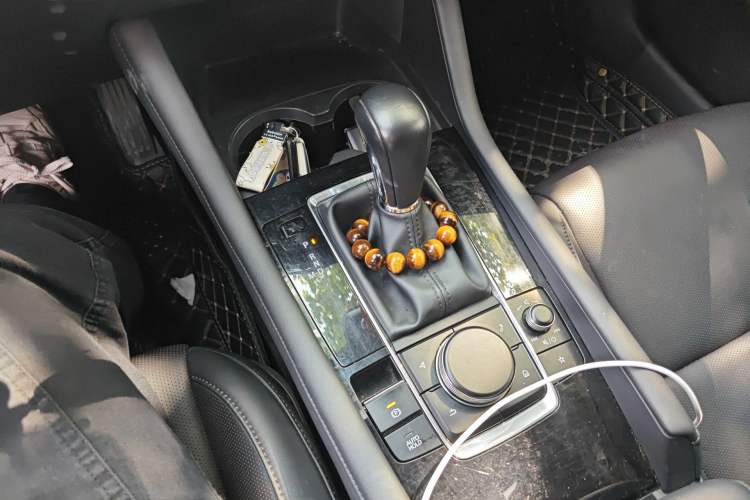 Used Mazda 3 Axela 2021 2.0L Automatic Zhiya Edition Gear Lever