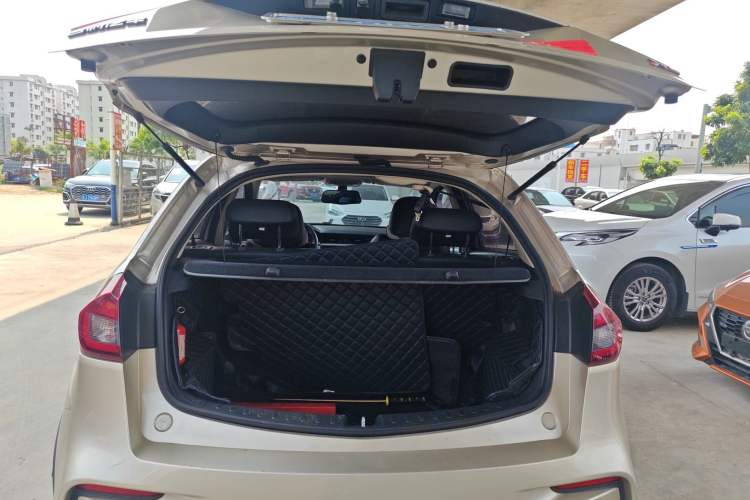 Used Geely Auto Vision X3 2019 Upgraded Model 1.5L CVT Prestige Version Trunk