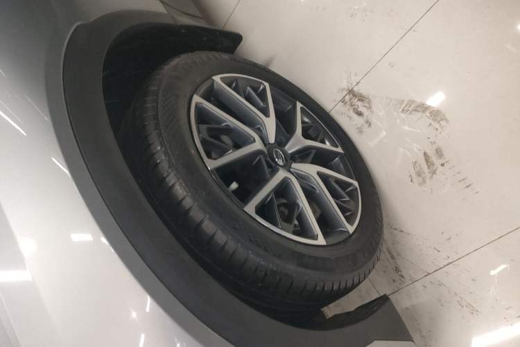 Used GAC Trumpchi GS8 2022 Linghang Series 2.0 TGDI Two-Wheel Drive Luxury Smart Connectivity Version (6 Seats) Left Front Wheel Hub