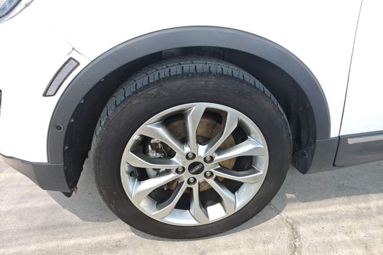 Used Lincoln MKC 2017 2.0T Two-Wheel-Drive Luxury Edition Left Front Wheel Hub