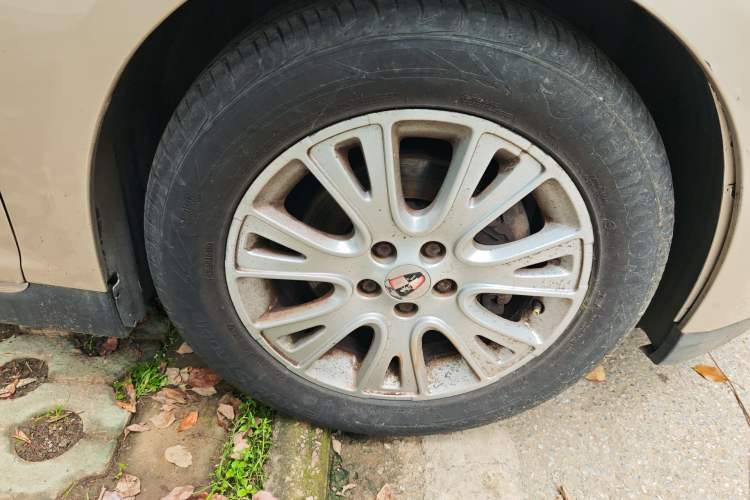 Used Roewe 550 2013 Classic Edition 550 1.8L Automatic Luxury Model Right Front Wheel Hub