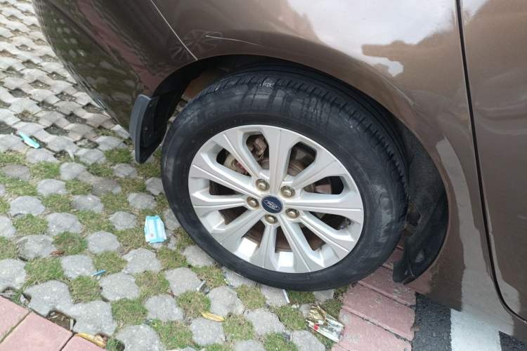 Used Ford Escort 2017 Happiness Edition 1.5L Automatic Fashion Version Right Rear Wheel Hub