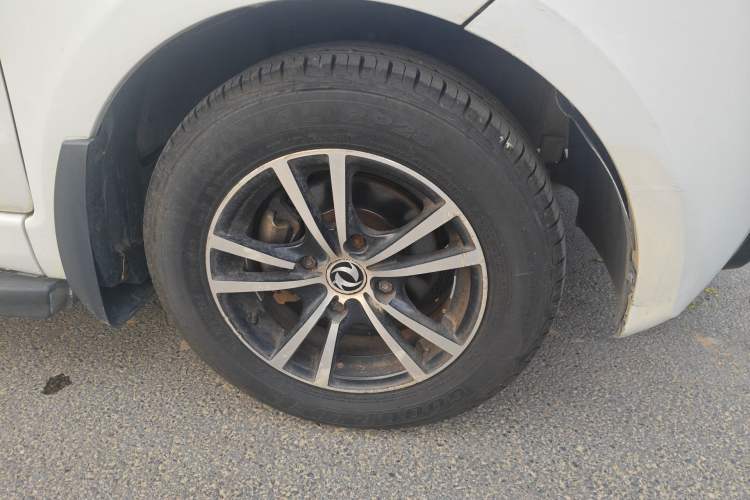 Used Dongfeng Fengon 330 2014 1.5L Manual Utility Version DK15 Right Front Wheel Hub