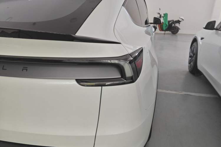 Used Tesla Model Y L 2025 Model Long-Range All-Wheel-Drive Version