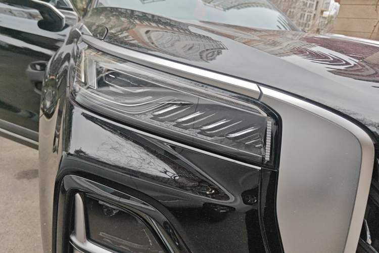 Used Hongqi HS5 2025 2.0T Two-Wheel Drive Flagship Pro Edition
