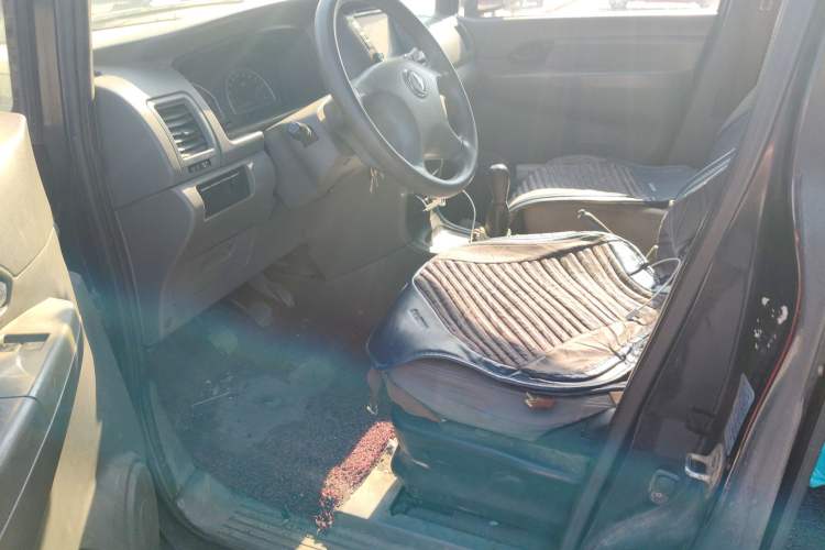 Used Dongfeng Shuaike 2011 1.5L Manual Standard 5-Seater China IV Driver Seat