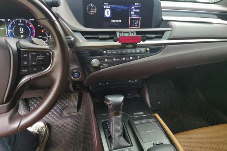 Used Lexus ES 2020 300h Deluxe Edition Audio And AC Panel