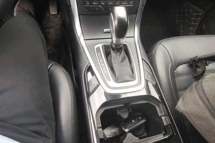 Used Ford Edge 2018 EcoBoost 245 Two-Wheel-Drive Titanium 7-Seater China V Standard
