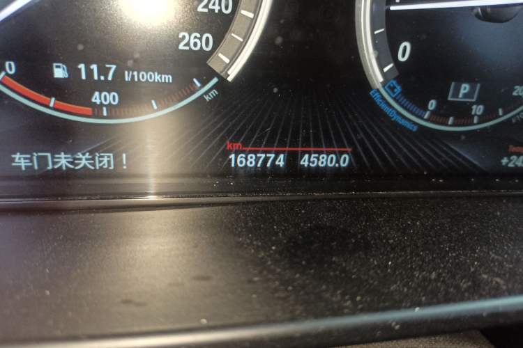 Used BMW X6 2017 xDrive28i Odometer Close Up