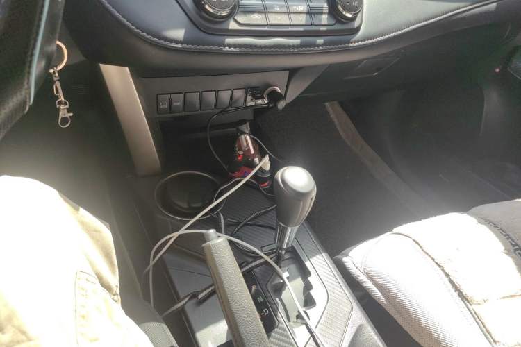 Used Toyota RAV4 2015 2.0L CVT Two-Wheel Drive Fashion Edition Gear Lever