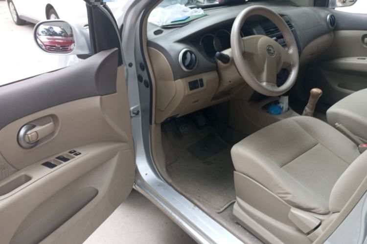 Used Nissan Livina 2010 Jingyue Edition 1.6L Manual All-Around Model