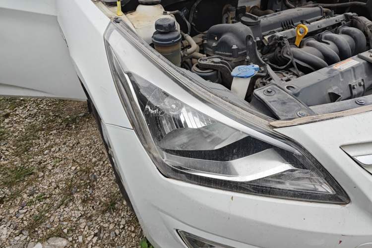Used Hyundai Verna Ray 2014 1.4L Automatic GLX Right Front Headlight