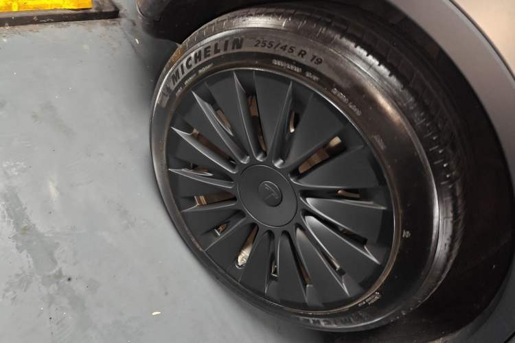 Used Tesla Model Y 2022 Revised Version Rear-Wheel Drive Right Rear Wheel Hub