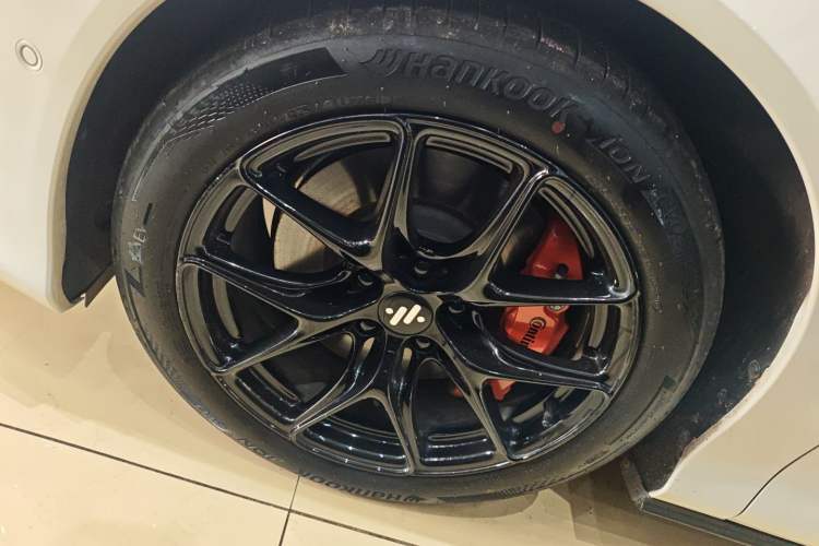 Used IM L6 2025 Max Left Front Wheel Hub