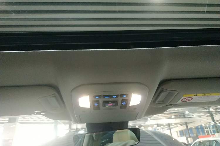 Used Toyota Highlander 2022 Dual-Engine 2.5L Four-Wheel Drive Prestige Version 7 Seats Headliner