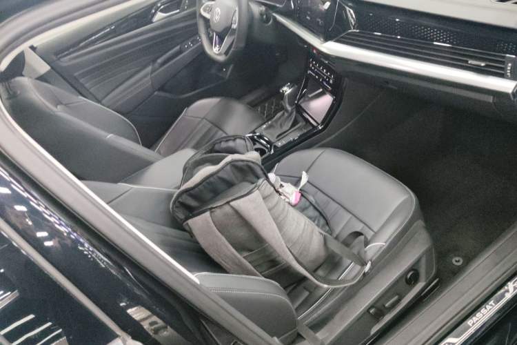 Used Volkswagen Passat 2022 330TSI Starry Elite Edition Right Front Seat