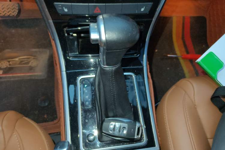 Used Haval H2 2015 1.5T Automatic Two-Wheel Drive Elite Edition Gear Lever