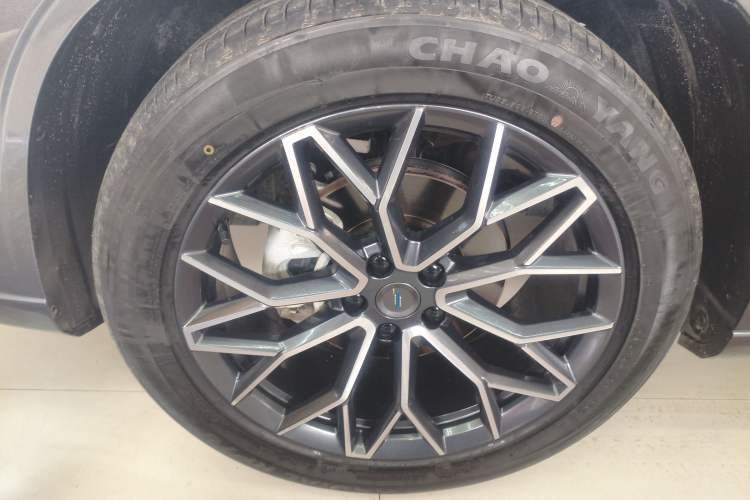 Used CHANGAN OSHAN Z6 2022 Blue Whale 1.5T DCT Smart Edition Urban Version Left Front Wheel Hub