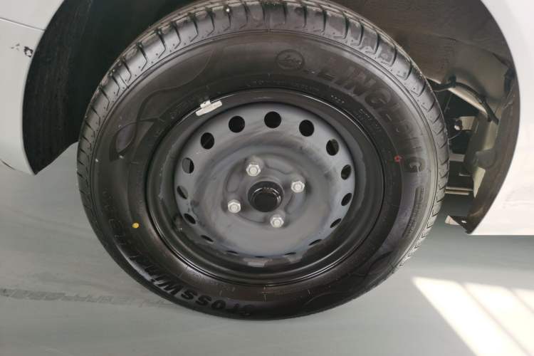 Used Wuling Hongguang New Energy 2024 All-Electric Model 300KM Standard Version Exterior 5