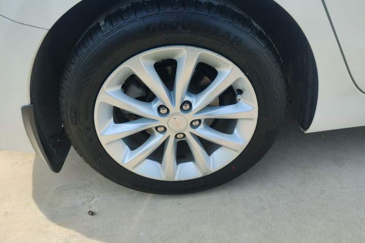 Used Chevrolet Cruze 2017 1.5L Automatic Pioneer Sunroof Edition Right Rear Wheel Hub