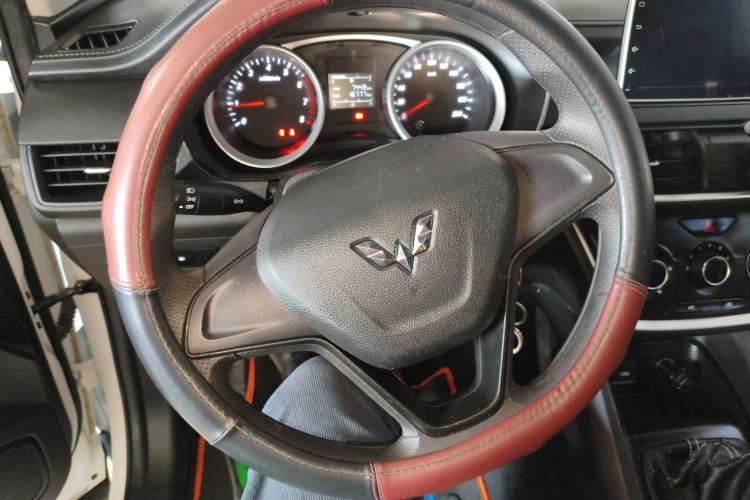 Used Wuling Hongguang S3 2018 1.5L Manual Standard Version China V Standard Steering Wheel