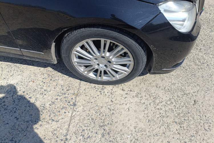 Used Mercedes-Benz E-Class 2011 E 300 L Elegant Model Right Front Wheel Hub