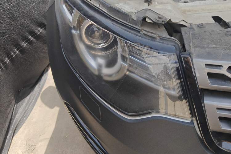 Used Land Rover Discovery Sport 2016 2.0T SE Right Front Headlight