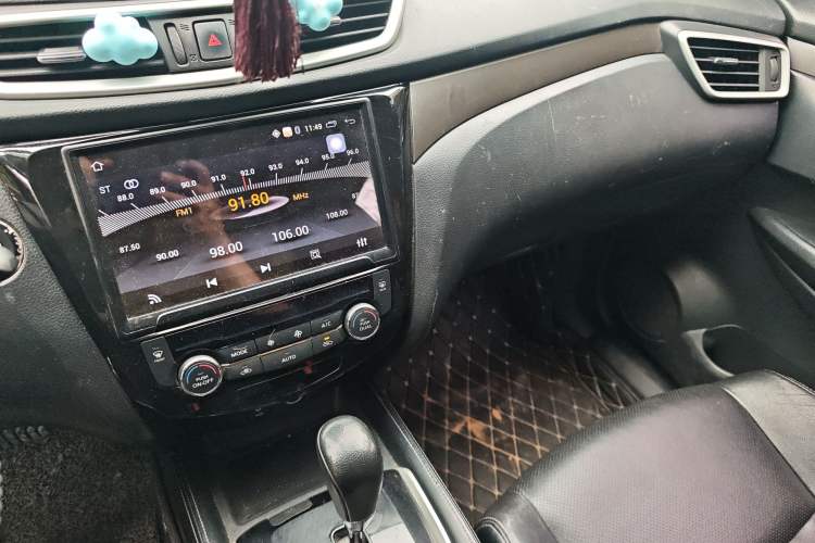 Used Nissan X-Trail 2014 2.0L CVT Comfort Edition 2WD Audio And AC Panel